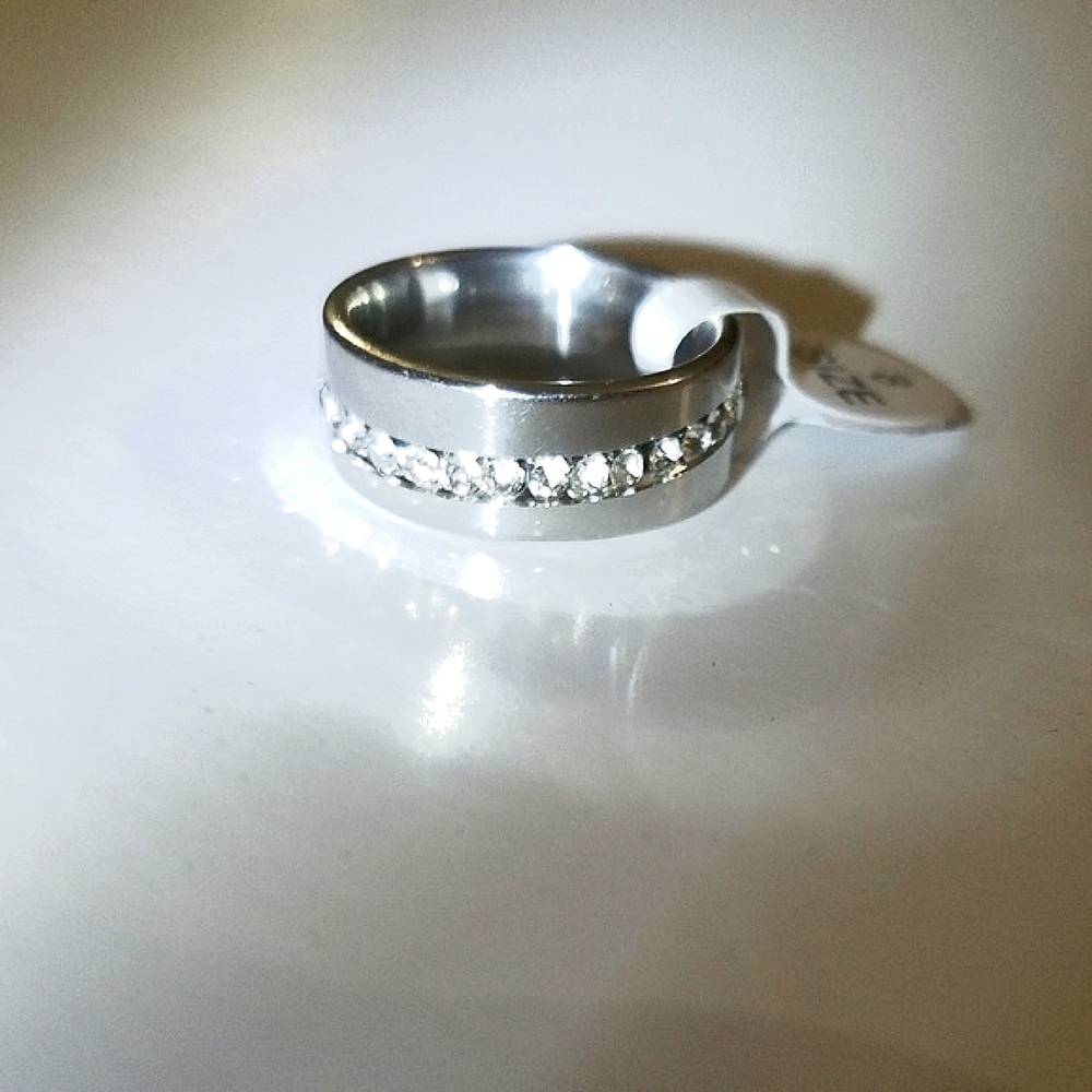 NWT Exclusively Fancy Silver Thick Band Ring Unisex Zircon Row - Picture 5 of 7